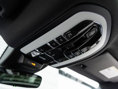 Certified 2026 Porsche Macan AWD/4WD image 20