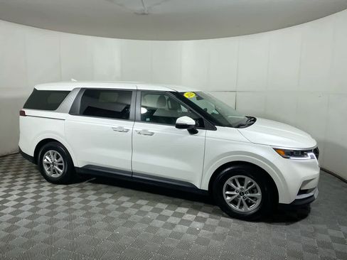 Used 2024 Kia Carnival LX image 15