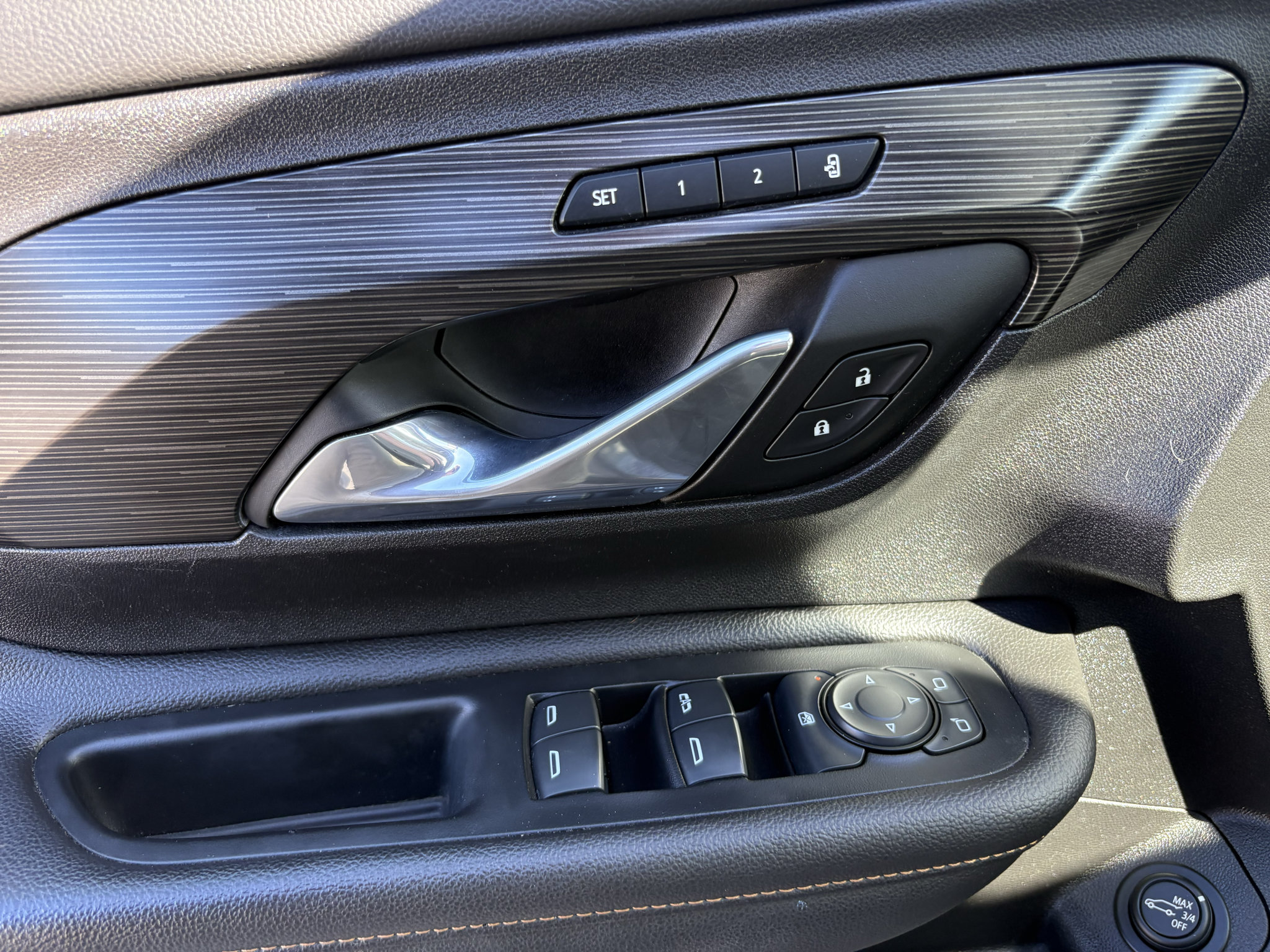 Used 2019 GMC Terrain SLT w/ Infotainment Package II AWD/4WD image 21