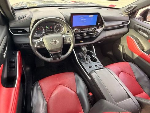 Used 2023 Toyota Highlander XSE FWD image 11