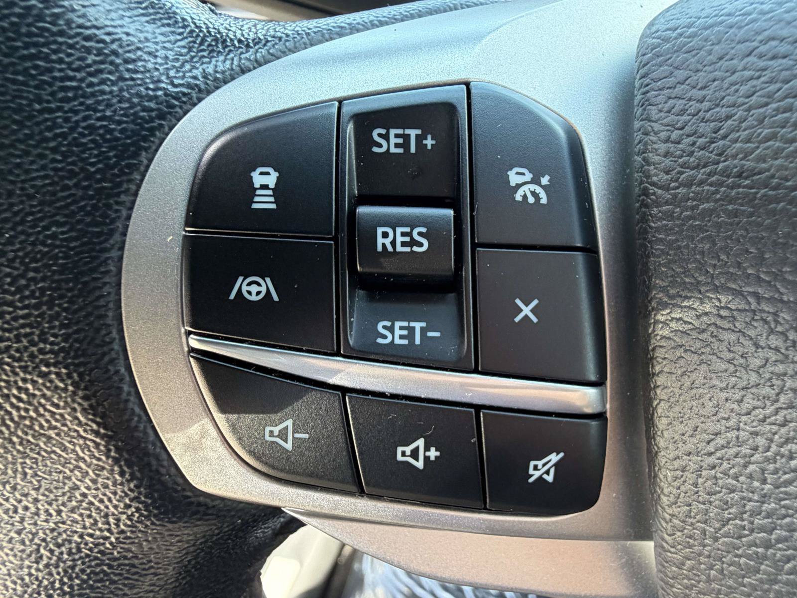 Used 2022 Ford Explorer Limited w/ Equipment Group 301A AWD/4WD image 17