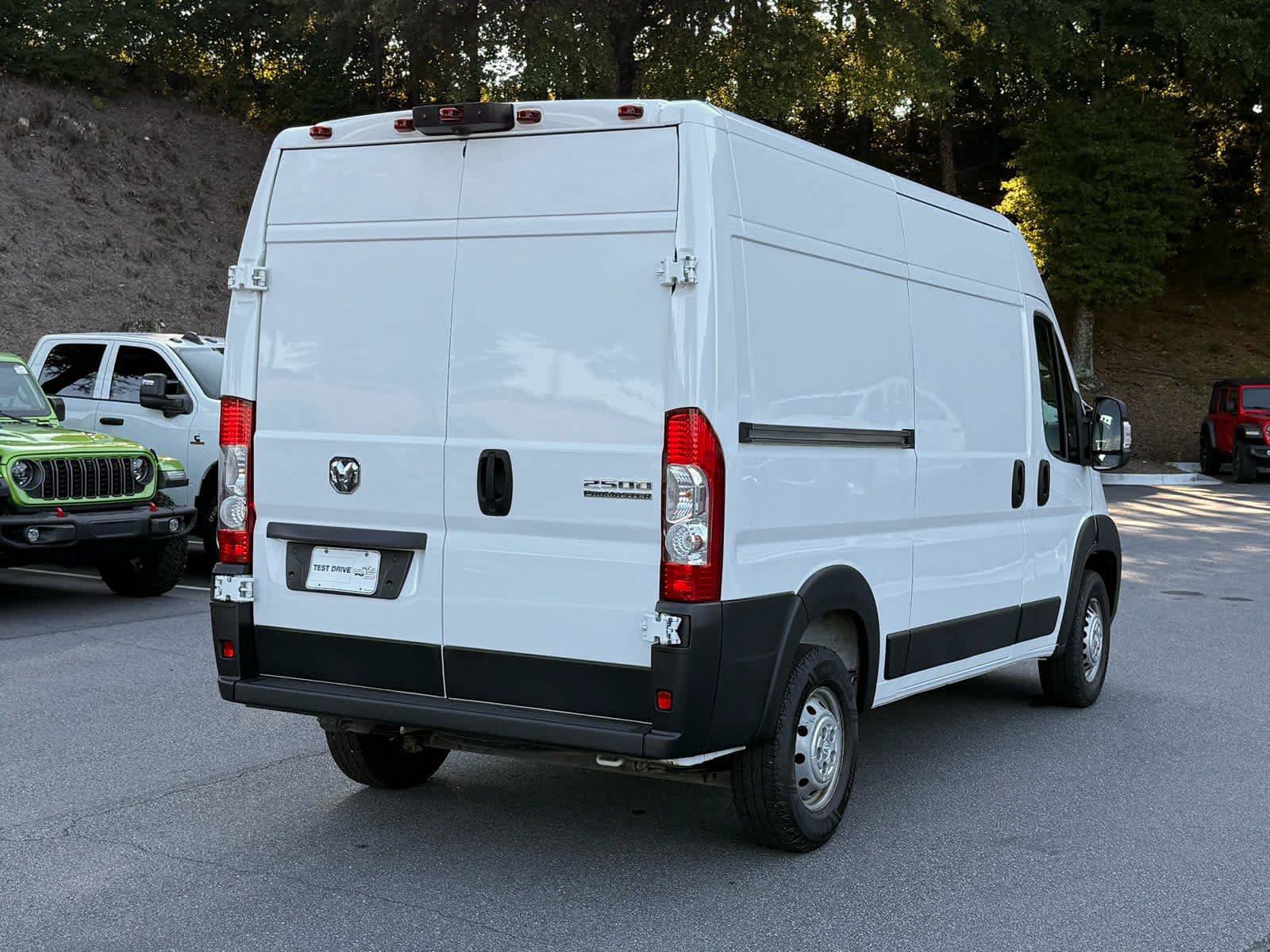 Used 2024 RAM ProMaster 2500 w/ Convenience Group FWD image 5