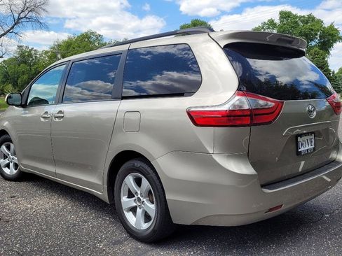 Used 2017 Toyota Sienna LE FWD image 9