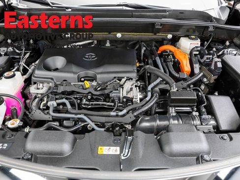 Used 2022 Toyota Venza LE AWD/4WD image 7
