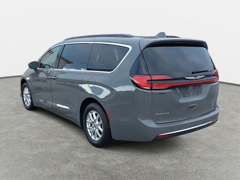Used 2022 Chrysler Pacifica Touring-L image 7