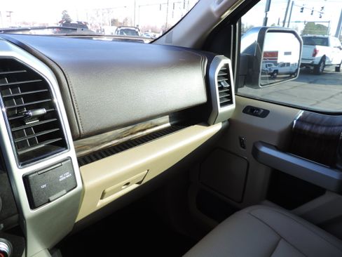 Used 2018 Ford F150 Lariat w/ Equipment Group 502A Luxury image 11