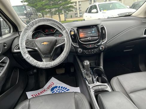 Used 2018 Chevrolet Cruze Premier FWD image 7