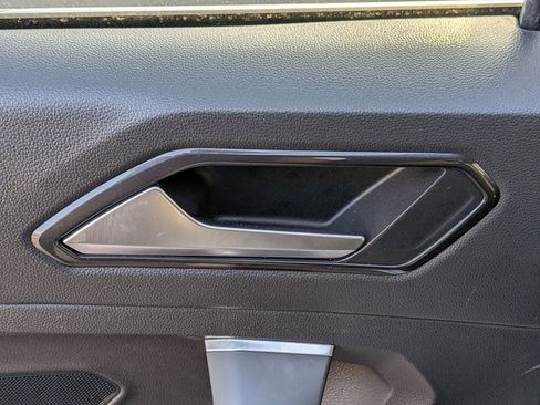 Used 2022 Volkswagen Tiguan SE image 27