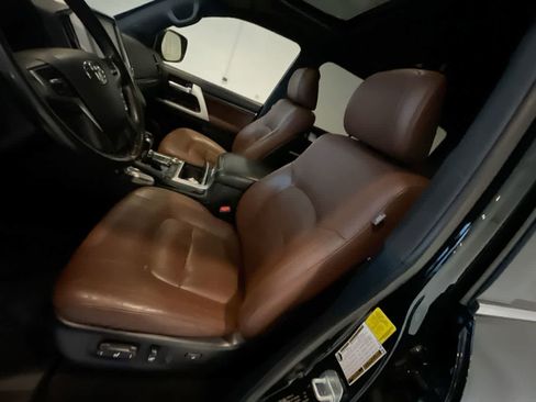 Used 2021 Toyota Land Cruiser image 11