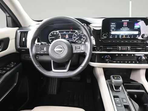 Certified 2025 Nissan Pathfinder SL FWD image 12