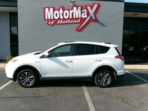 Used 2017 Toyota RAV4 XLE w/ Carpet Mat Package AWD/4WD image 1