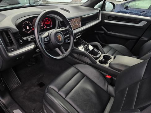 Used 2024 Porsche Cayenne AWD/4WD image 8
