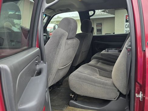 Used 2005 Chevrolet Silverado 2500 LS w/ Heavy-Duty Power Package image 31