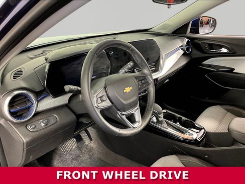 Used 2024 Chevrolet Trax LT w/ Driver Confidence Package FWD image 16