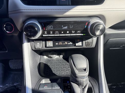 Used 2025 Toyota RAV4 XLE image 17
