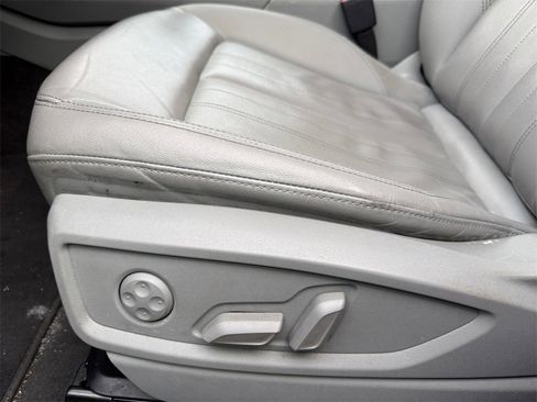 Used 2022 Audi Q5 2.0T Premium w/ Convenience Package image 13