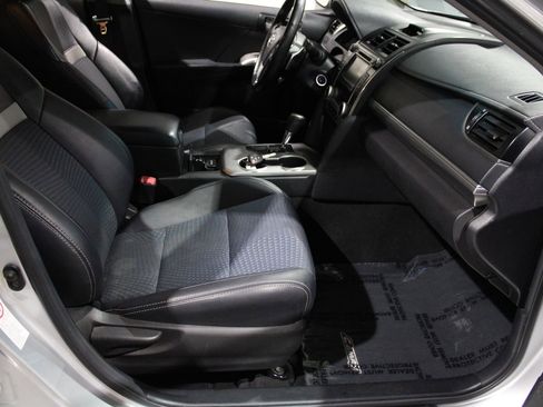 Used 2014 Toyota Camry SE image 19