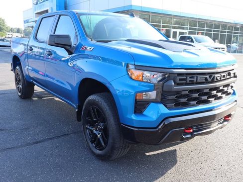 Used 2023 Chevrolet Silverado 1500 Custom Trail Boss AWD/4WD image 2