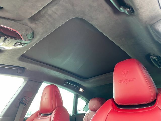 Used 2022 Maserati Levante Trofeo AWD/4WD image 42
