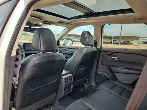 Used 2021 Nissan Rogue SL FWD image 16