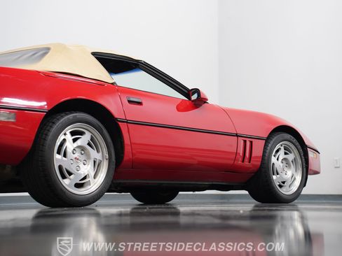 Used 1990 Chevrolet Corvette Convertible RWD image 29