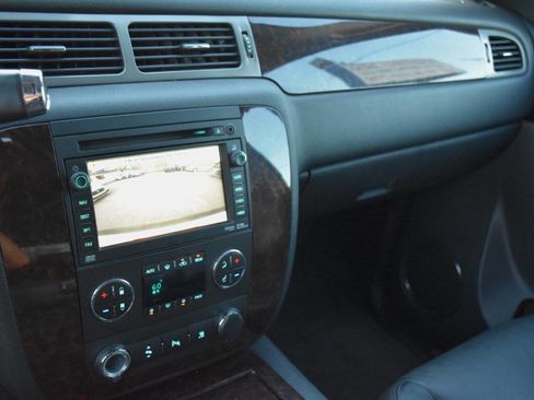 Used 2010 GMC Yukon Denali image 18