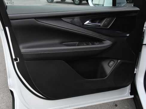 Used 2024 Chevrolet Blazer EV LT image 13