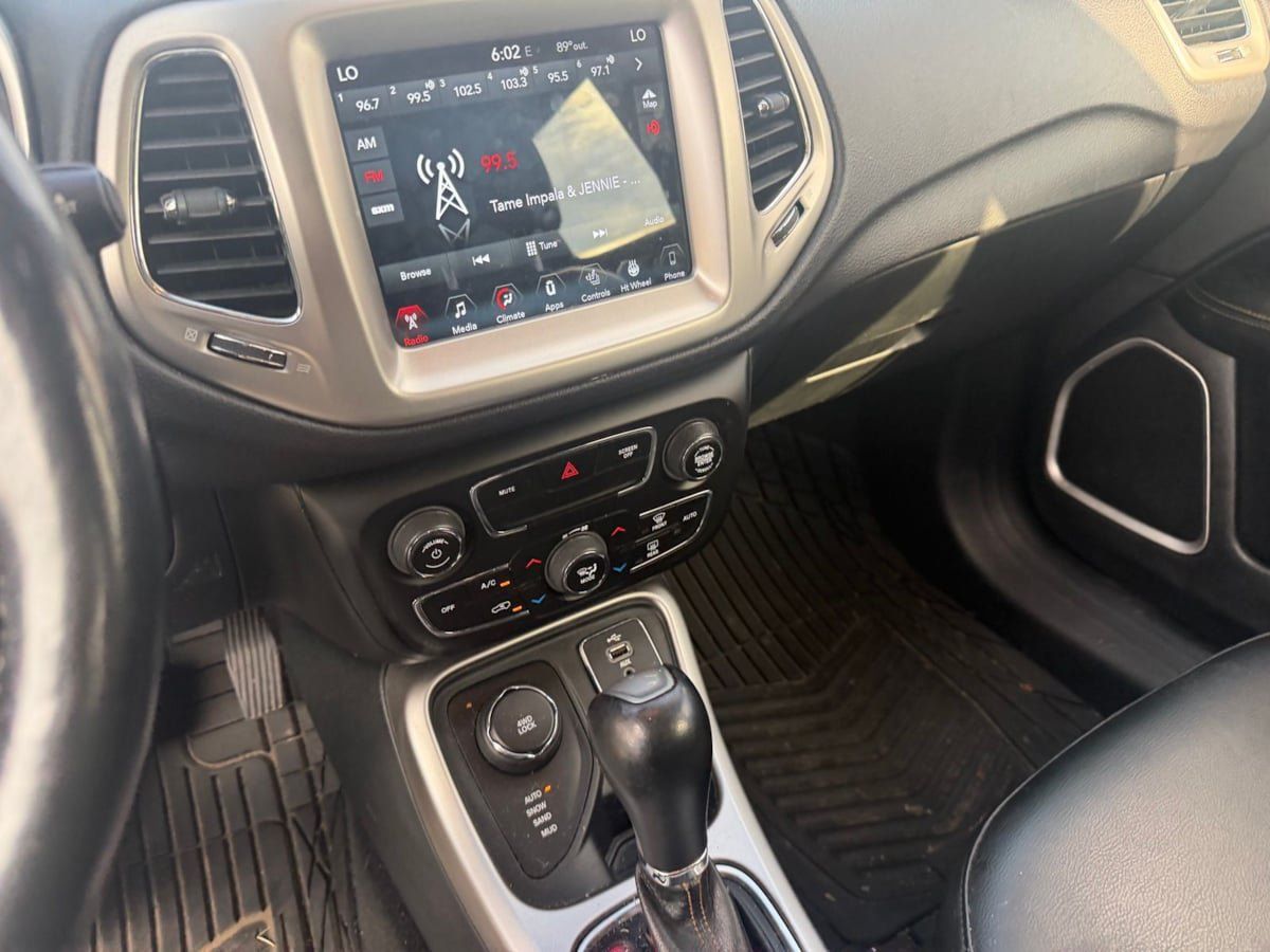Used 2018 Jeep Compass Latitude w/ Popular Equipment Group AWD/4WD image 8