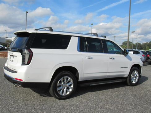 Used 2025 Chevrolet Suburban Premier image 6