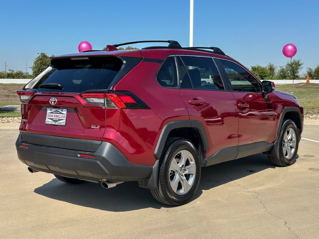 Used 2023 Toyota RAV4 XLE w/ Convenience Package FWD image 3