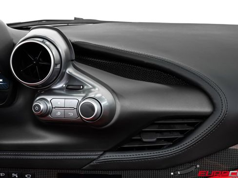 Used 2021 Ferrari F8 Tributo RWD image 40