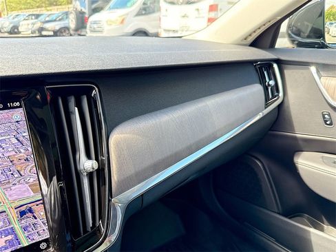 Used 2023 Volvo S90 B6 Plus image 18