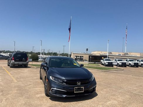 Used 2020 Honda Civic EX image 3
