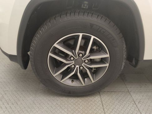 Used 2021 Jeep Grand Cherokee Limited image 31