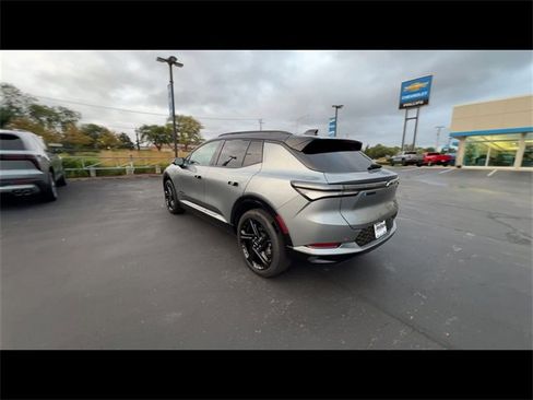 Used 2024 Chevrolet Equinox EV RS image 6