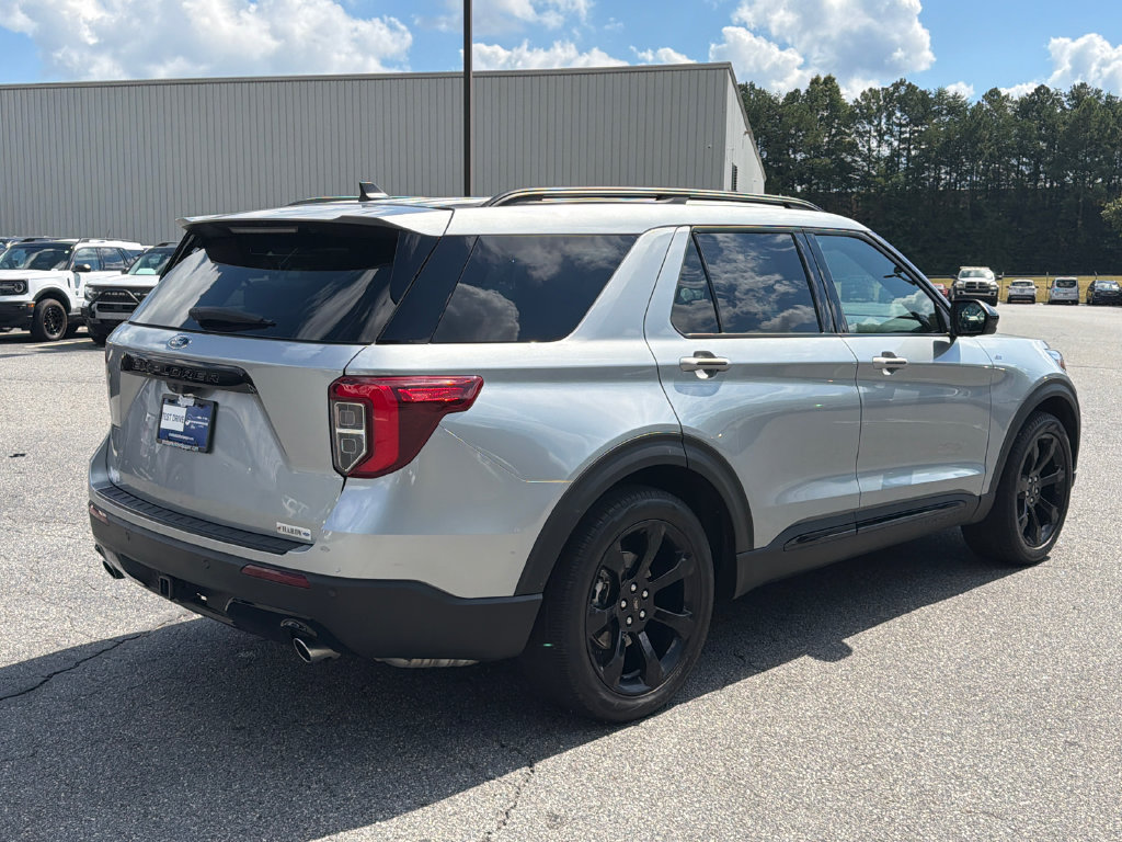 Used 2024 Ford Explorer ST-Line w/ Class IV Trailer Tow Package RWD image 7