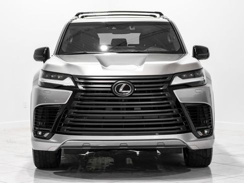 Used 2023 Lexus LX 600 4WD w/ Appearance Package image 4