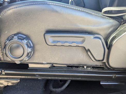 Used 2020 Jeep Wrangler Unlimited Sahara image 24