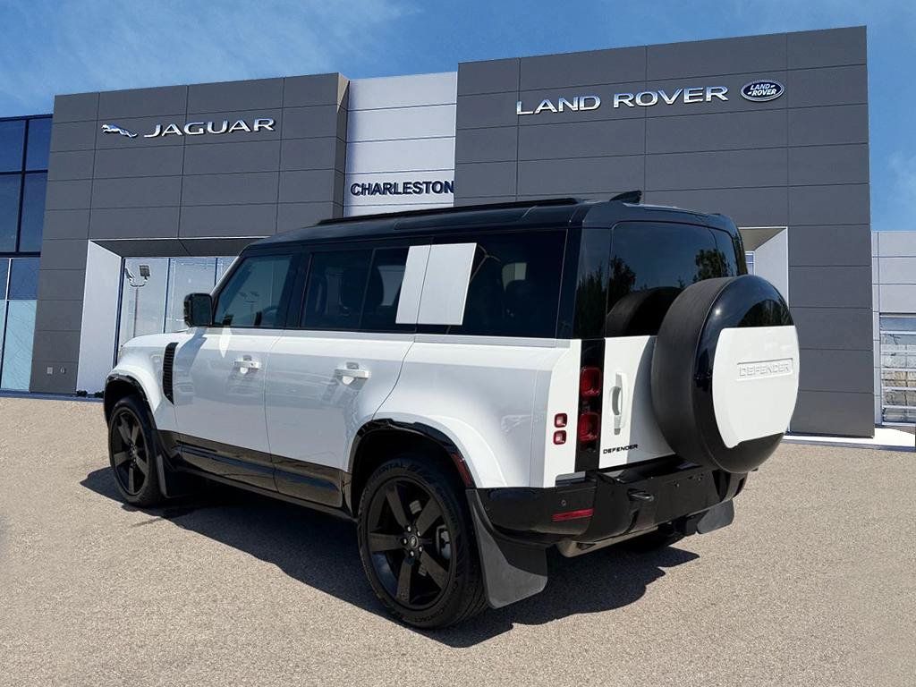 Used 2025 Land Rover Defender 110 X-Dynamic SE AWD/4WD image 3