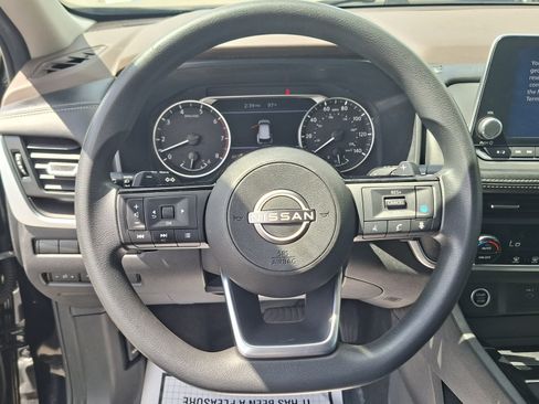 Used 2023 Nissan Rogue SV FWD image 11