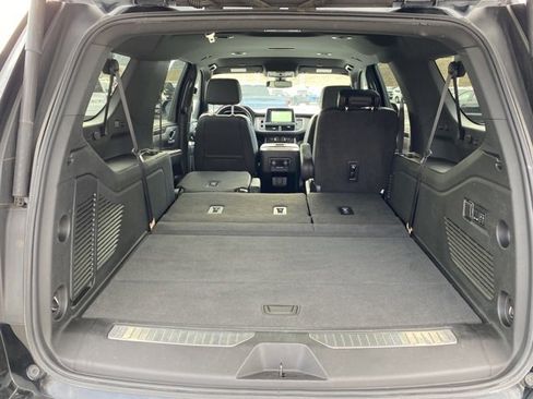Used 2022 Chevrolet Suburban RST w/ Luxury Package image 32