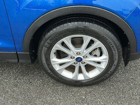 Used 2017 Ford Escape SE w/ Equipment Group 201A image 9