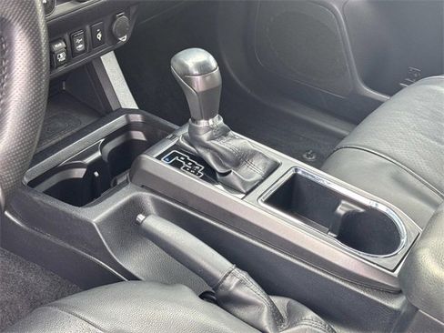 Used 2018 Toyota Tacoma TRD Sport image 32