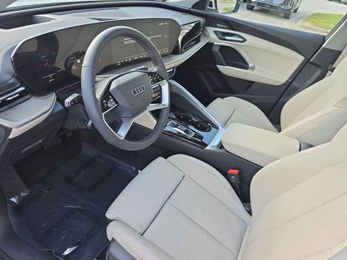 Used 2025 Audi Q5 Premium Plus w/ Premium Plus AWD/4WD image 16