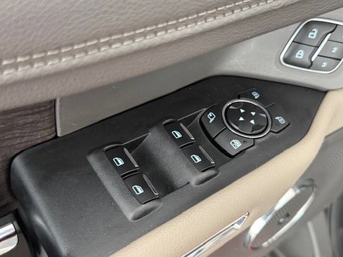 Used 2020 Ford Expedition Limited image 9