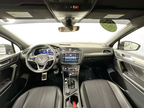 Used 2023 Volkswagen Tiguan SE R-Line AWD/4WD image 2