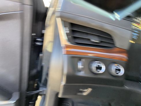 Used 2015 Cadillac Escalade Premium image 12