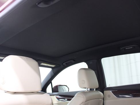 Used 2018 Cadillac XT5 Luxury w/ Driver Awareness Package image 23