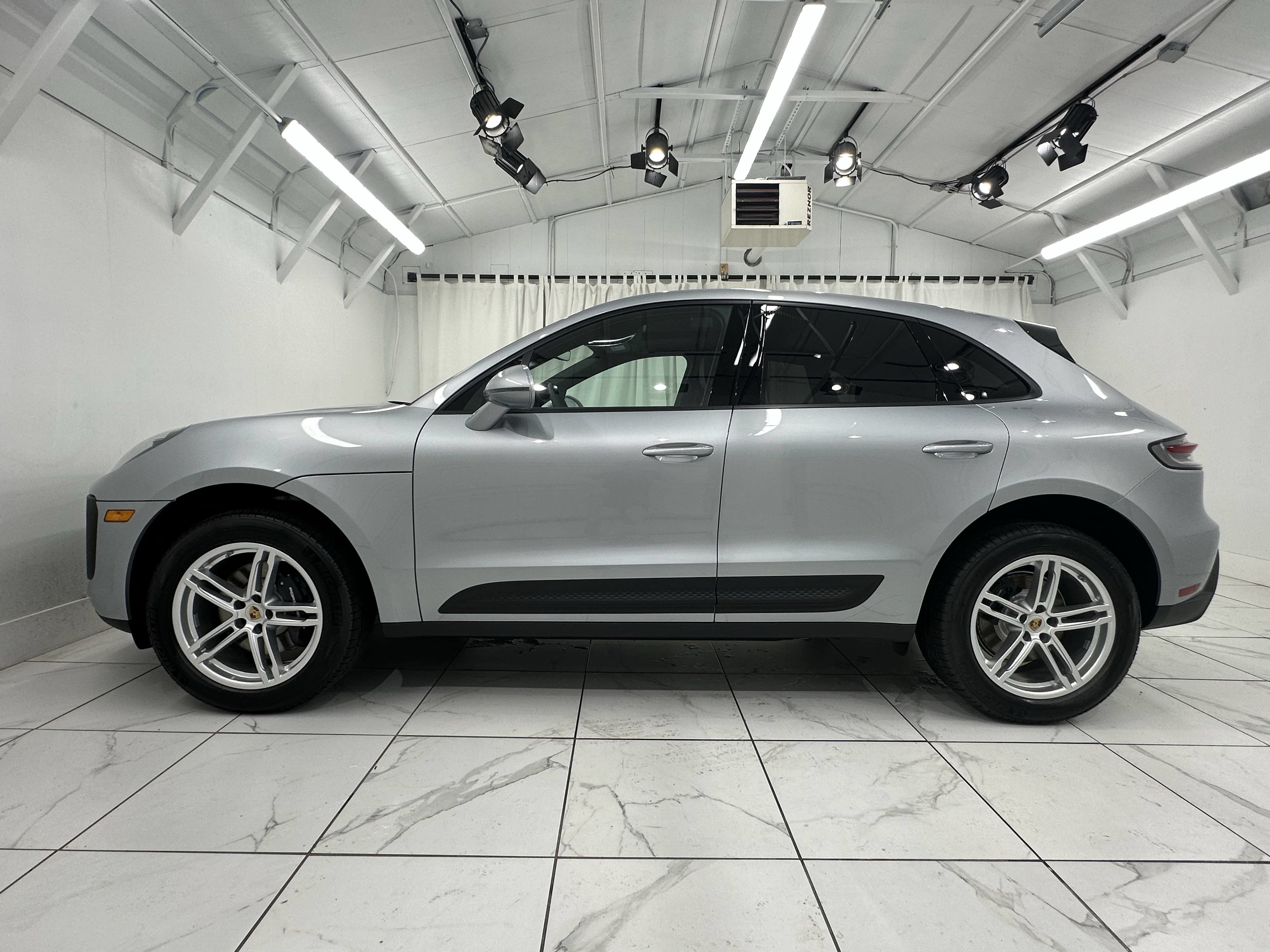 Used 2025 Porsche Macan AWD/4WD image 2