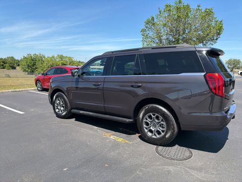 Used 2025 Ford Expedition Active image 10